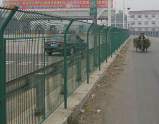 金屬護(hù)欄網(wǎng)