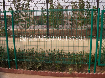 金屬護(hù)欄網(wǎng)