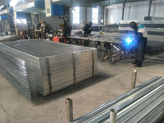 高速公路護(hù)欄網(wǎng)